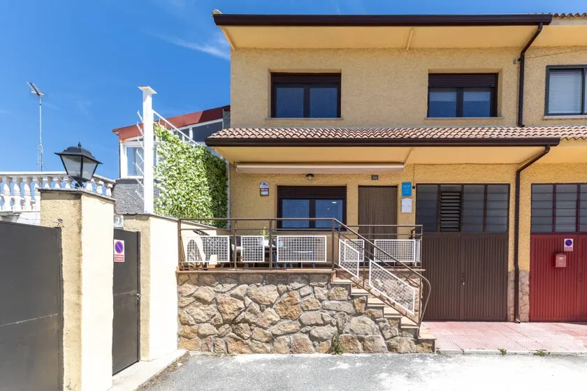 Casa con terrazza e griglia | Vista sulla montagna - Image 1