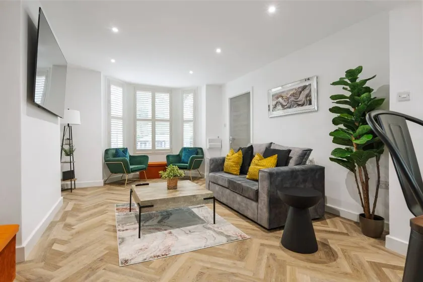 Riverside Flat | Near Park | Free Parking - Image 1