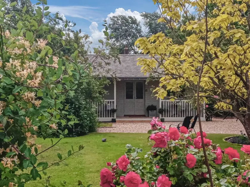 Familienorientiertes schönes Landhaus mit Grill und Garten | Flussblick | Haustiere sind willkommen - Image 1