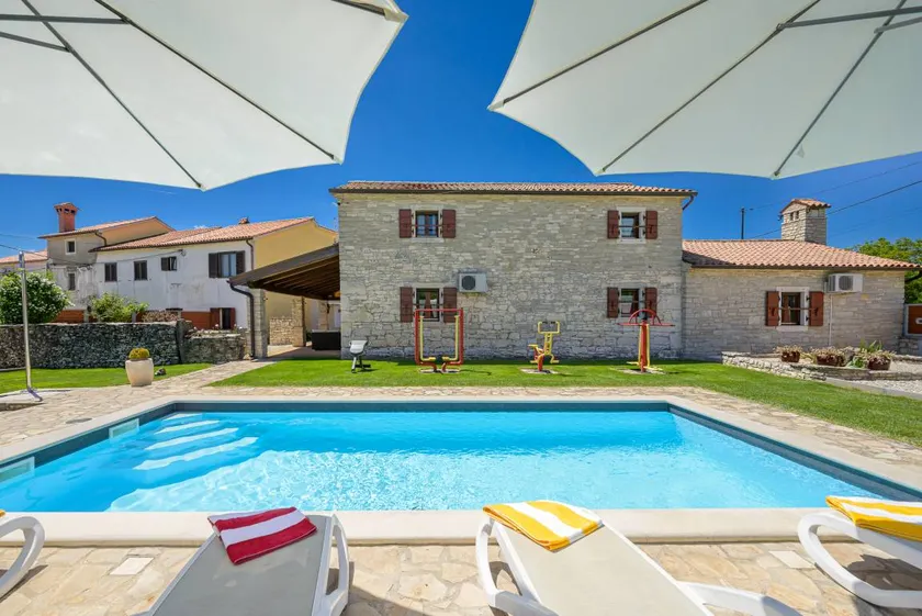 Fully equipped villa with pool, terrace & barbecue | Pets are welcome - Image 1