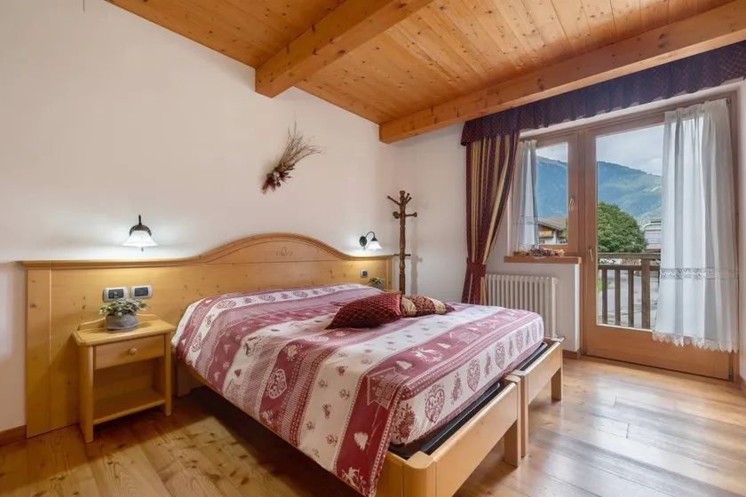 Room 'Camera Doppia N 4' with Mountain View, Shared Garden and Wi-Fi - Image 1