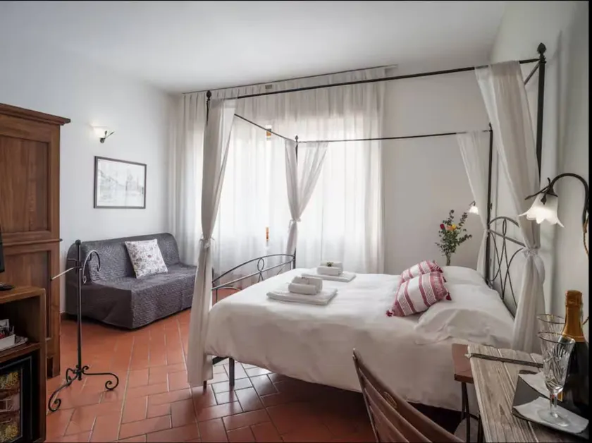 Bed & breakfast | City view - Image 1