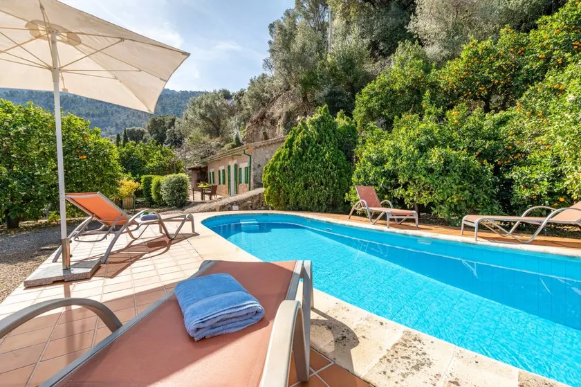 Holiday home with pool, terrace & garden | Mountain view - Image 1