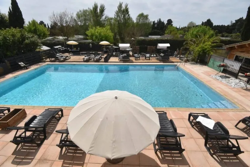 Chalet with hot tub, terrace & pool - Image 1