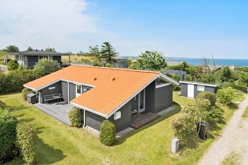 House with barbecue - Image 1