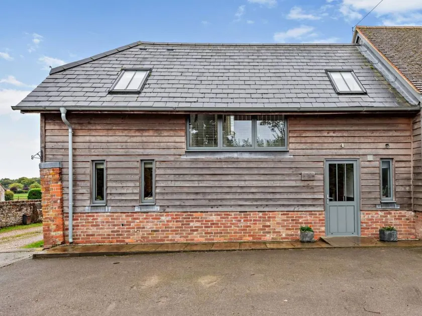 Cottage with barbeque & garden - Image 1