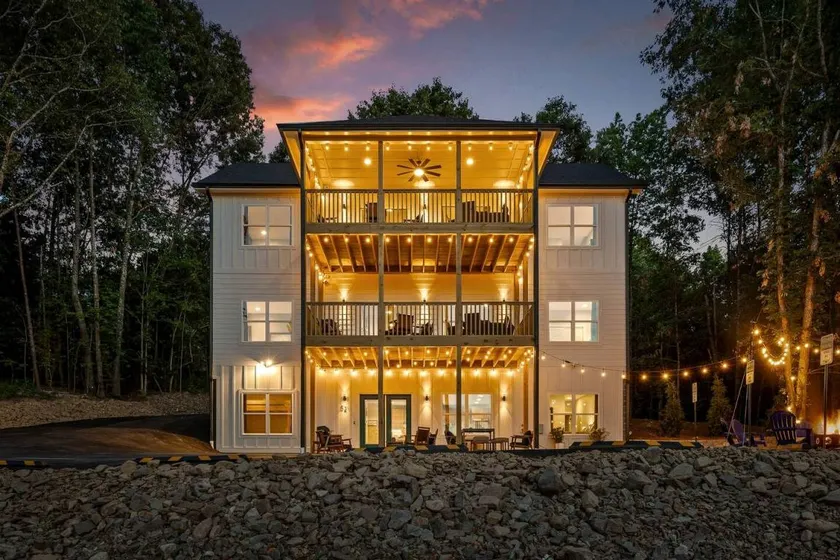Unique Star Wars-Inspired Vacation Stay with Fire-Pit Lounge near Rock City & Lookout Mountain Fairview, GA - Image 1