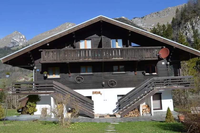 Holiday home with barbeque & terrace - Image 1