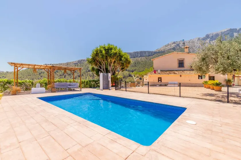 Ferienhaus 'Casa La Lloma' mit Bergblick, privatem Pool und WLAN - Image 1