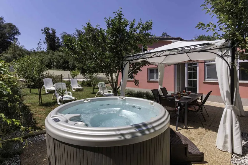 Holiday home with whirlpool near the beach - Image 1