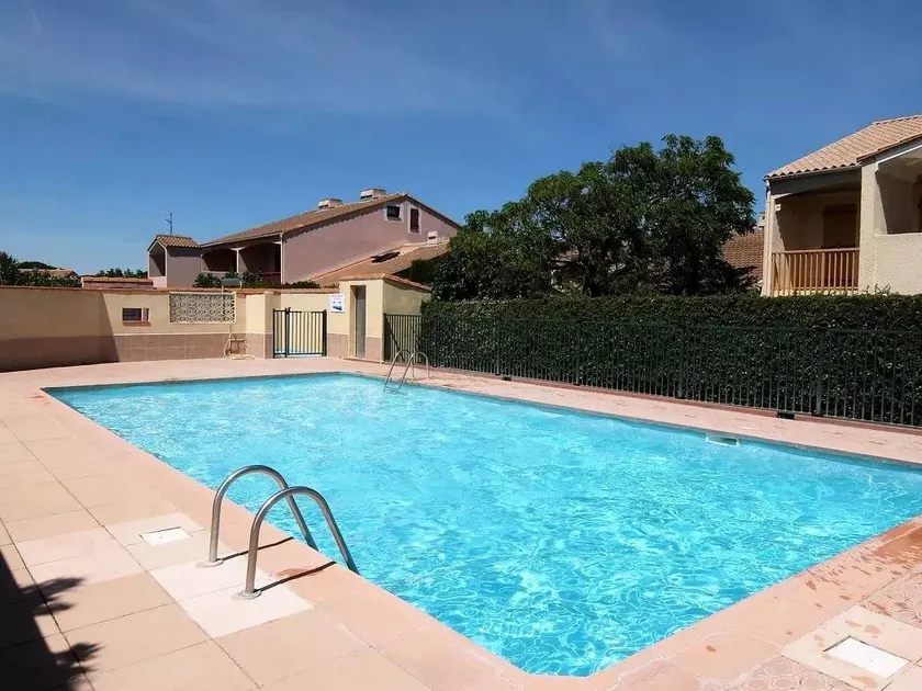 Appartement avec piscine, jardin et terrasse - Image 1