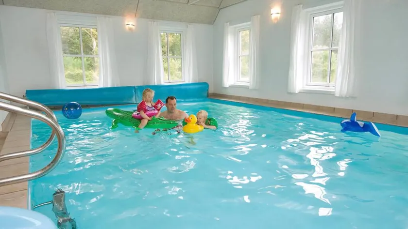 Child-friendly holiday home with barbecue, garden & private pool | Pets are welcome - Image 1