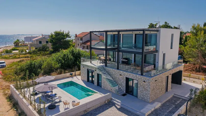 Seafront Villa Aurea with pool and seaview - Image 1