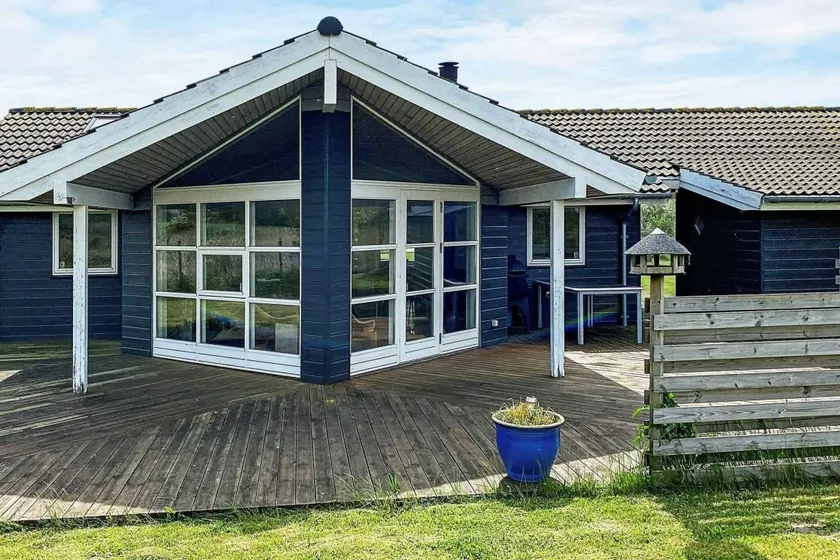 Fully equipped house with barbeque, jacuzzi & terrace - Image 1