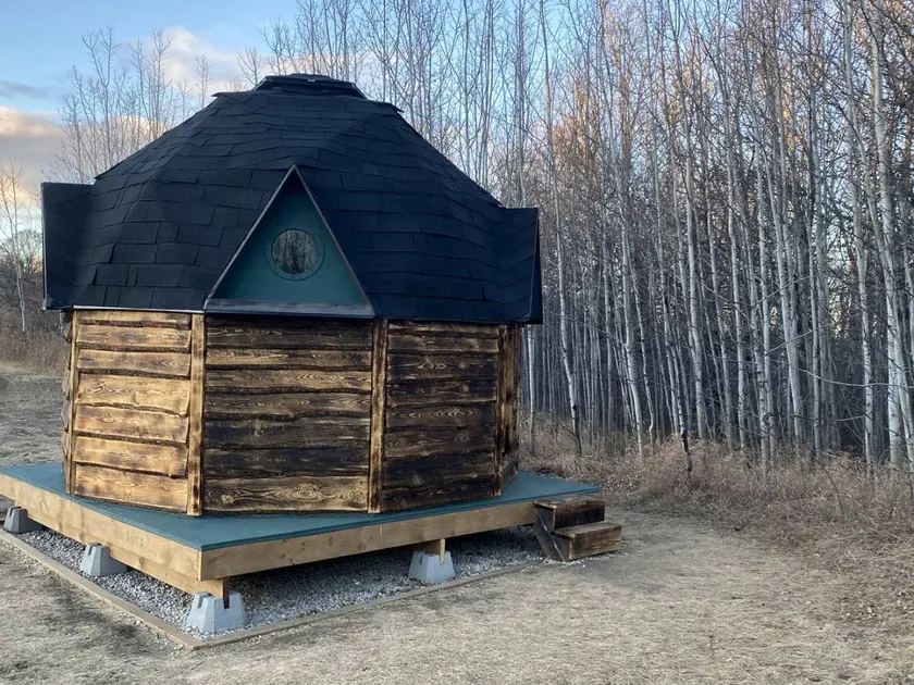 Secluded Dome Retreat with Hot Tub & Sauna in Alberta, Canada - Image 1