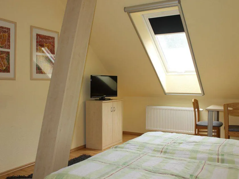 Ferienwohnung mit Terrasse, Pool und Garten - Image 1