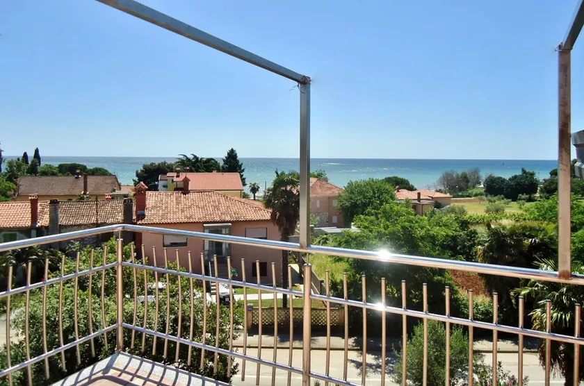 Wonderful holiday apartment with barbecue | Sea view | Next to the beach | Pets allowed - Image 1