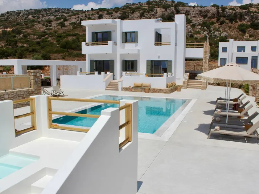 Holiday home with garden, private pool & BBQ - Image 1