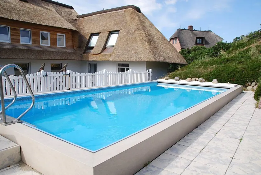 Flat with garden, pool & terrace - Image 1