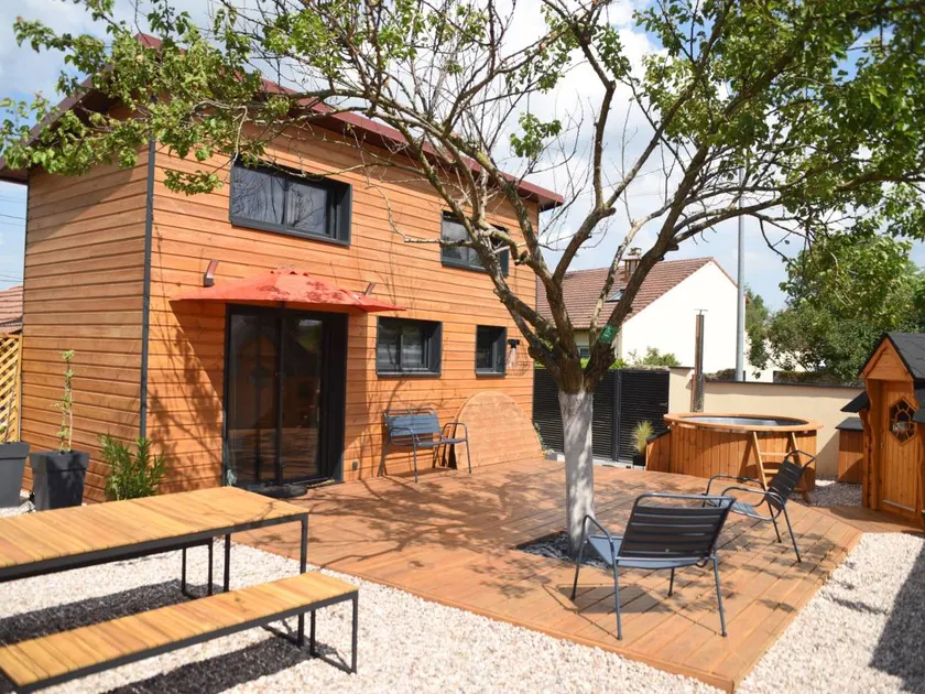 Cottage with garden & barbecue - Image 1