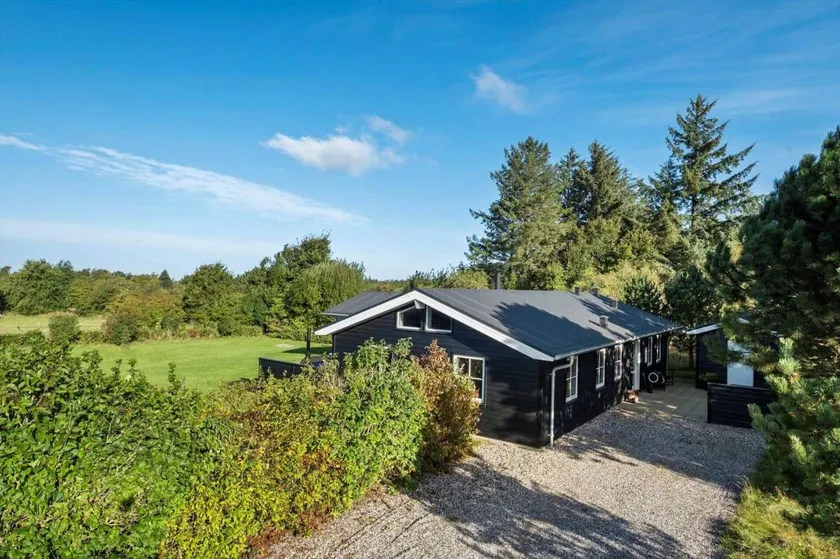 Big holiday home with BBQ, terrace & hot tub | Dogs allowed - Image 1