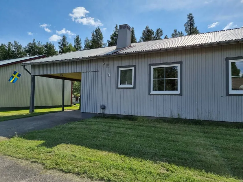 Holiday home with terrace & garden | Mountain view - Image 1