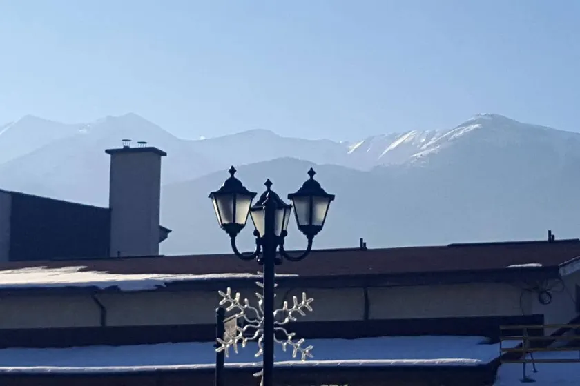Flat | Mountain view - Image 1