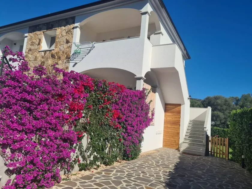 Casa Michela: vistas a la montaña, jardín privado y Wi-Fi en Padru - Image 1