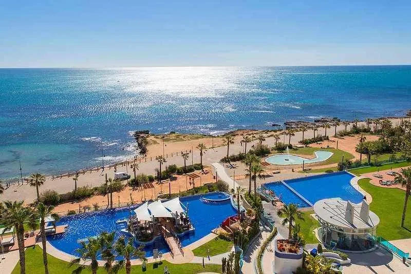 Fully equipped apartment with hot tub, garden & private pool | Sea view - Image 1
