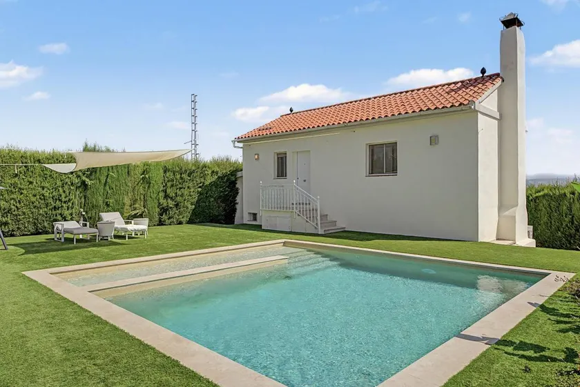 Wohnung mit Pool und Garten | Stadtblick - Image 1