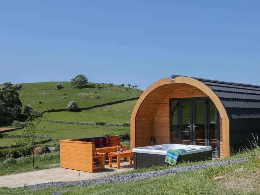 Cottage with garden & jacuzzi - Image 1