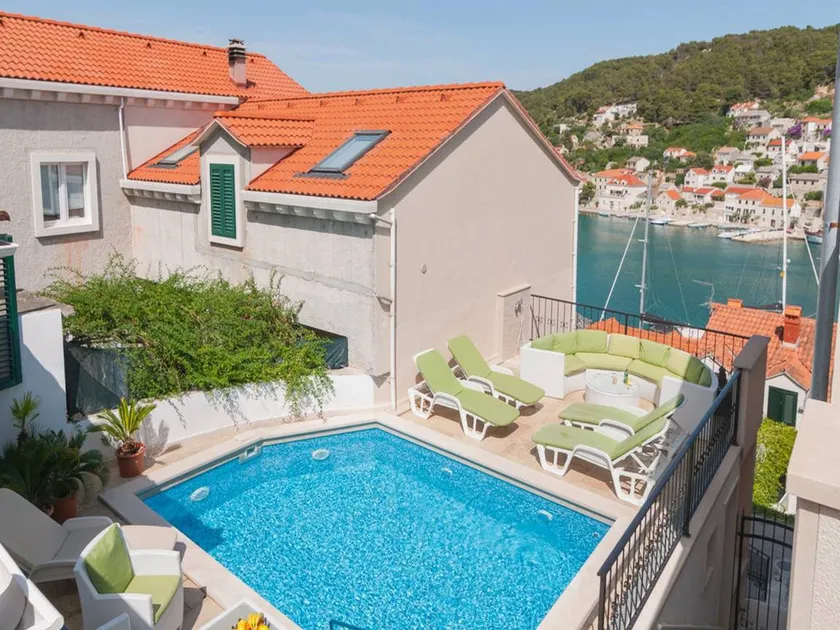 Fantástica villa con barbacoa, terraza y piscina privada | Vistas al agua - Image 1