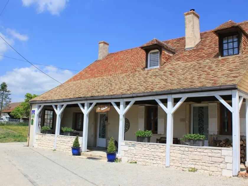 Renovated home with pool and guest table near Beaune - Image 1