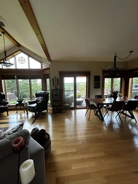 Voll ausgestattetes großzügiges Ferienhaus mit Garten - Image 1