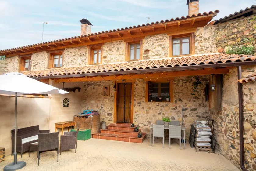 House with terrace, hot tub & garden | Garden view | Good for workation - Image 1