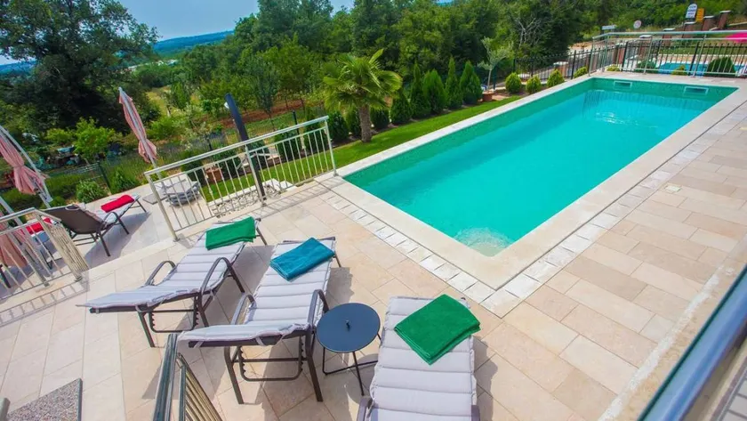 Apartment with terrace, garden & barbeque - Image 1