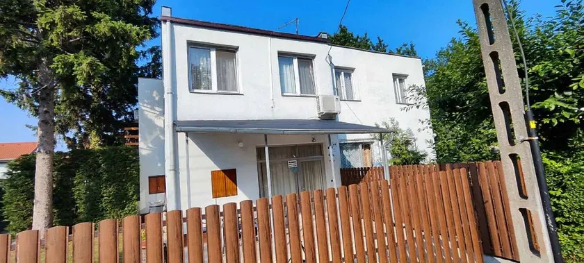 Holiday home with air conditioning - Image 1