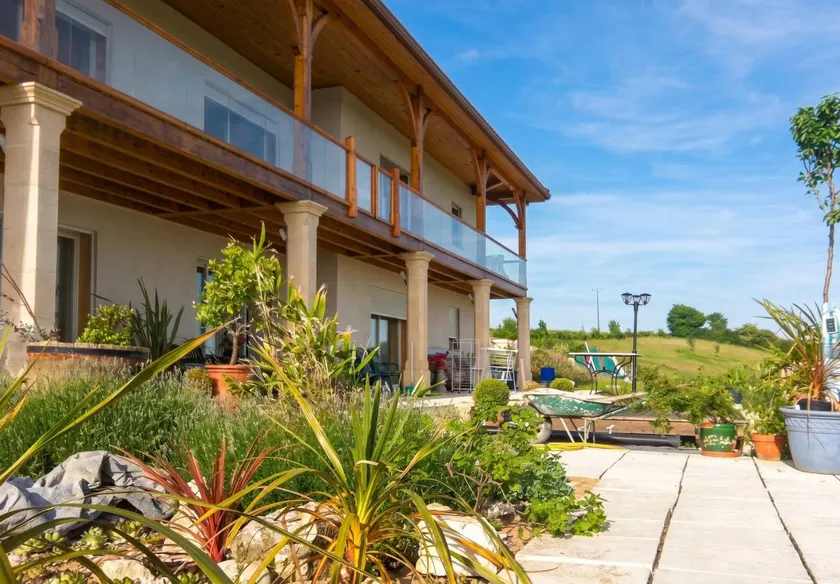 Charming Apartment with Private Pool in Catonvielle (120 m²) - Image 1