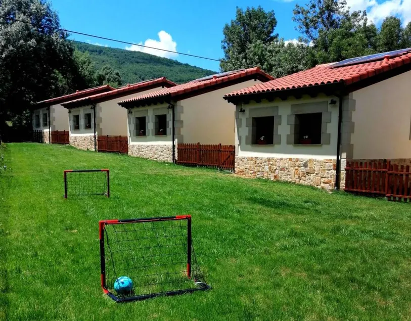 Family-friendly holiday home with BBQ & garden | Garden view | Pets are welcome - Image 1