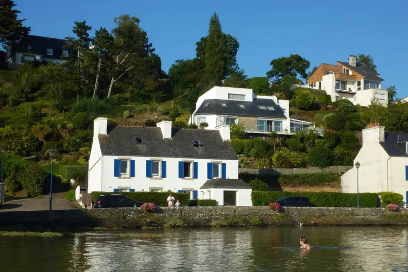 Holiday Home "Ty Gwen - Plouezoc'h" with Sea View and Wi-Fi - Image 1