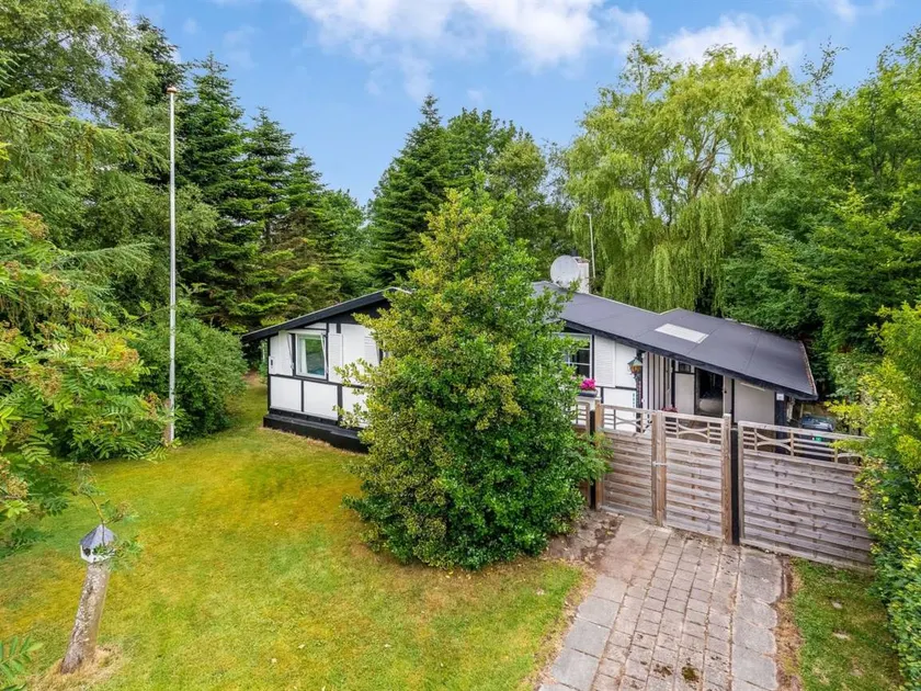 Fully equipped beautiful holiday home with barbeque & terrace | Close to the beach - Image 1