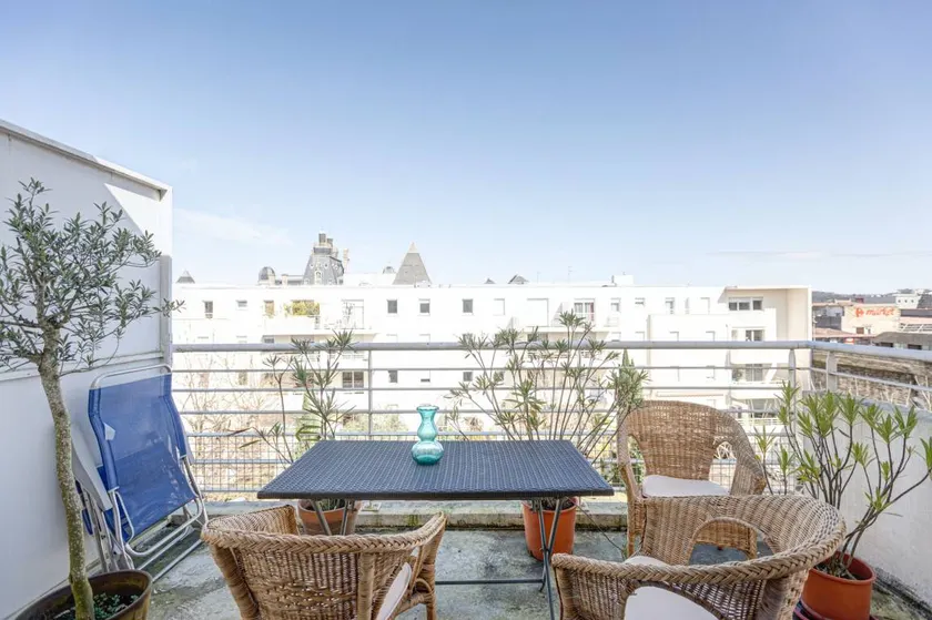 Familienorientierte Wohnung mit Pool und Terrasse | Basilika Saint-Michel-Nähe | Stadtblick | Perfekt für die Arbeit von Zuhause - Image 1