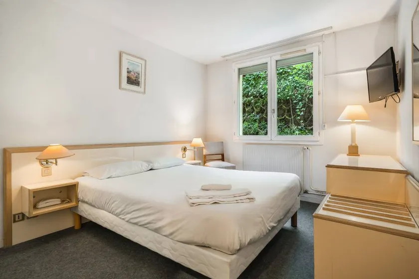 Double Room Nº101 with Shared Terrace, Wi-Fi and Air Conditioning - Image 1