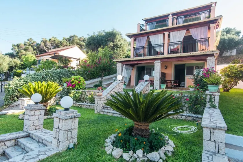 Nice studio with terrace & garden | Garden view | Next to the beach - Image 1