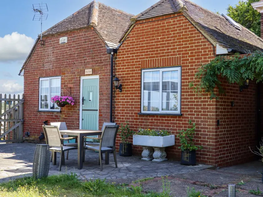 Children-friendly beautiful cottage with garden - Image 1
