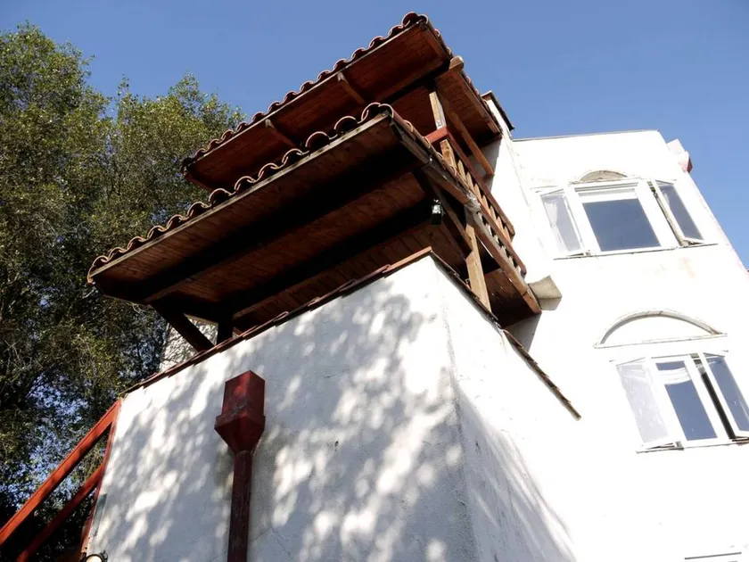 Captivating Riverfront Vacation Rental for Large Groups in Three Rivers, California - Image 1