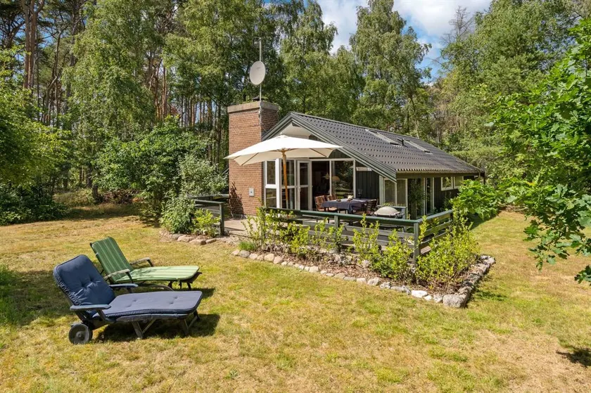 Maison avec terrasse et barbecue - Image 1