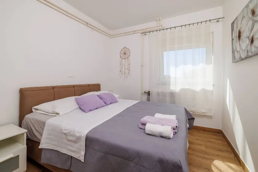 Apartamento vacacional con barbacoa, terraza y jardín | Vistas al jardín - Image 1
