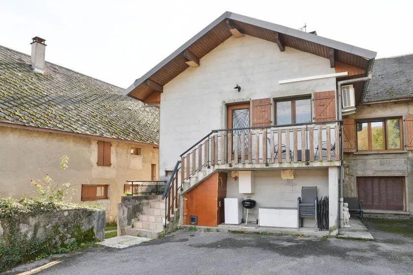 Holiday home with terrace, barbecue & garden - Image 1