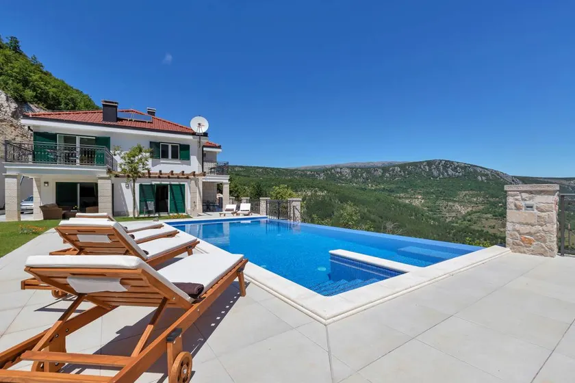 Villa with garden, terrace & pool - Image 1